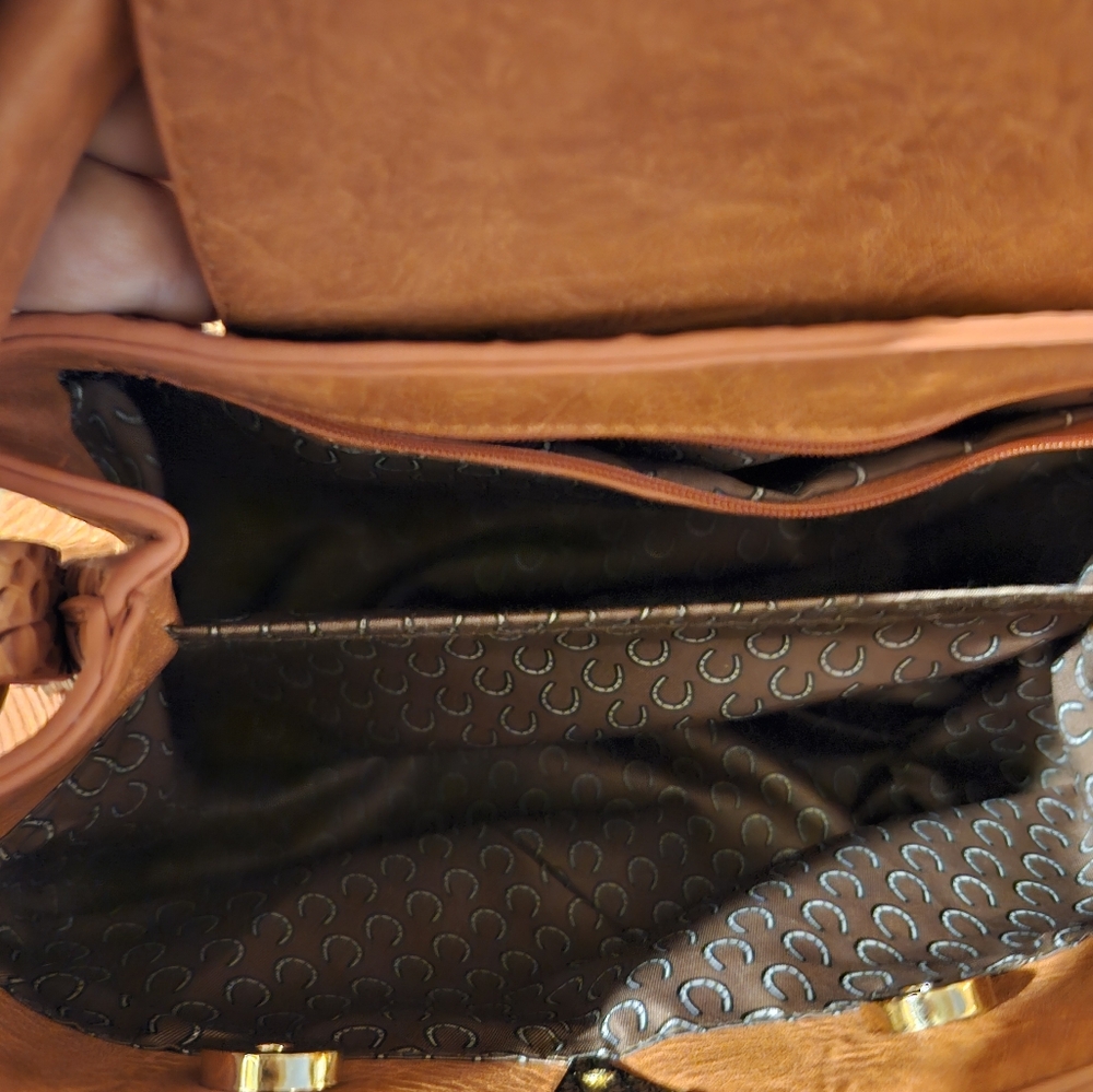 Crossbody - Picture 2 of 4
